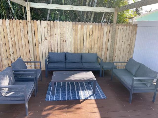 5841 NE 3rd Ave, Oakland Park, FL 33334