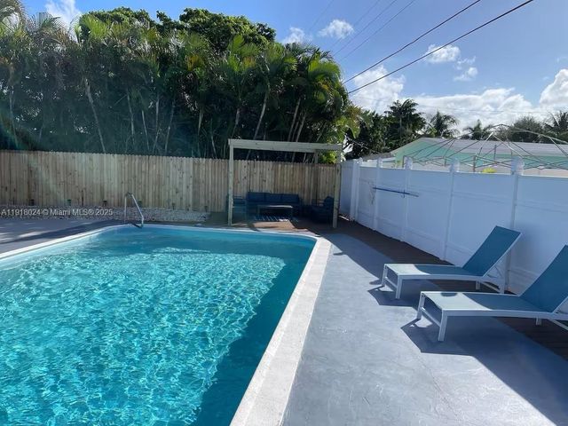 5841 NE 3rd Ave, Oakland Park, FL 33334