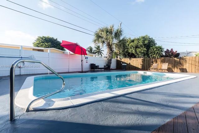 5841 NE 3rd Ave, Oakland Park, FL 33334