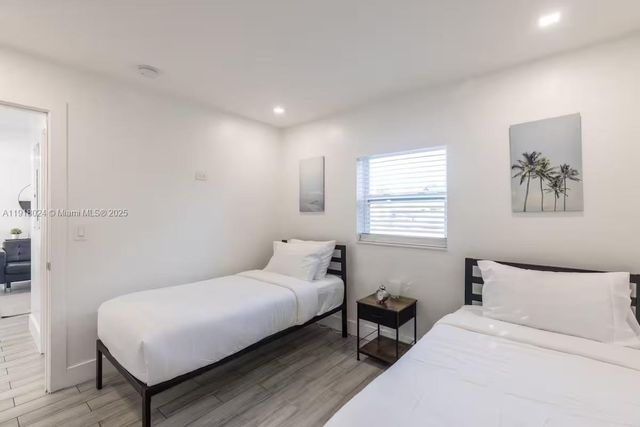 5841 NE 3rd Ave, Oakland Park, FL 33334