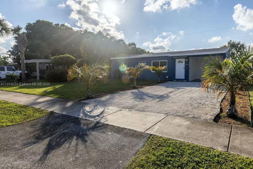 5841 NE 3rd Ave, Oakland Park, FL 33334