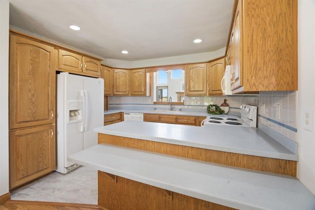 W2048 EVERGREEN DRIVE, Kaukauna, WI 54130