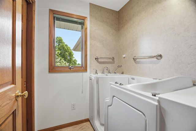 W2048 EVERGREEN DRIVE, Kaukauna, WI 54130