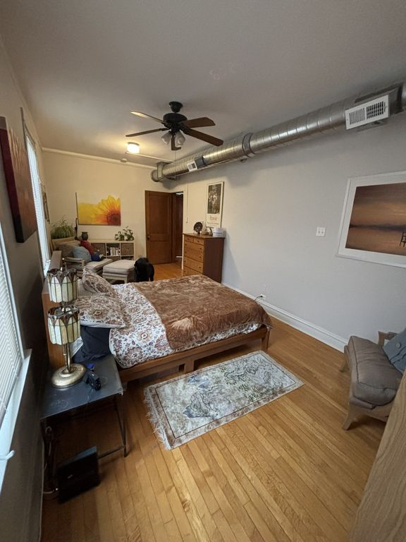 Image 17 of property listing at 3734 N LEAVITT Street, Chicago, IL 60618