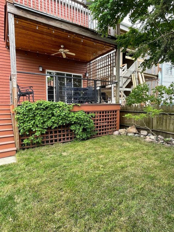 Image 20 of property listing at 3734 N LEAVITT Street, Chicago, IL 60618