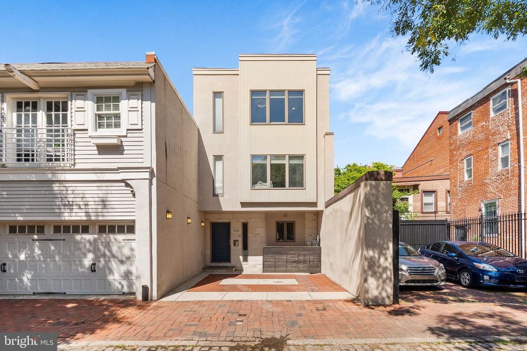631 ADDISON ST, PHILADELPHIA, PA 19147 — exterior