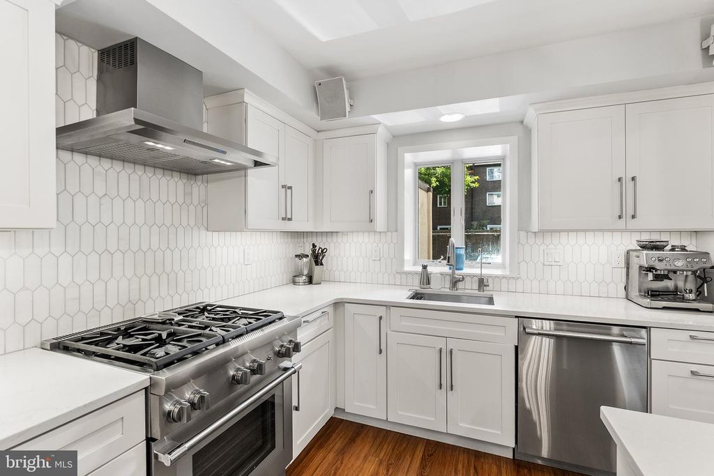 631 ADDISON ST, PHILADELPHIA, PA 19147 — photo 3