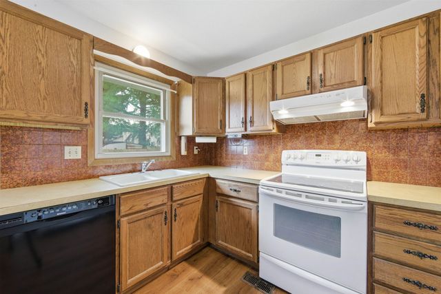 635 N Covington St, Wichita, KS 67212