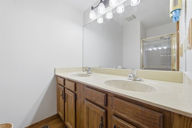 635 N Covington St, Wichita, KS 67212