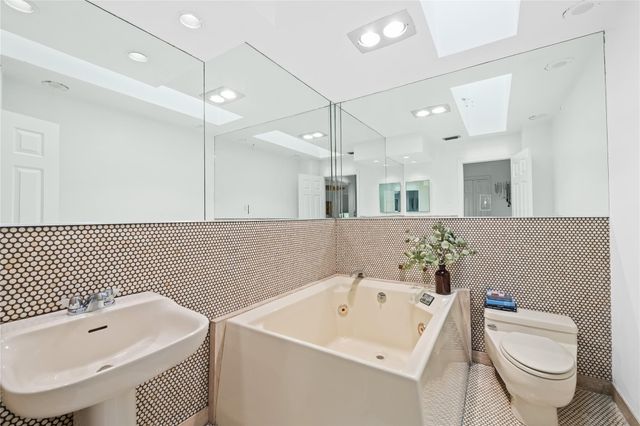 3225 NE 13th Street 201, Pompano Beach, FL 33062