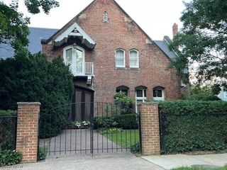 27 Garfield Lane, Bratenahl, OH 44108