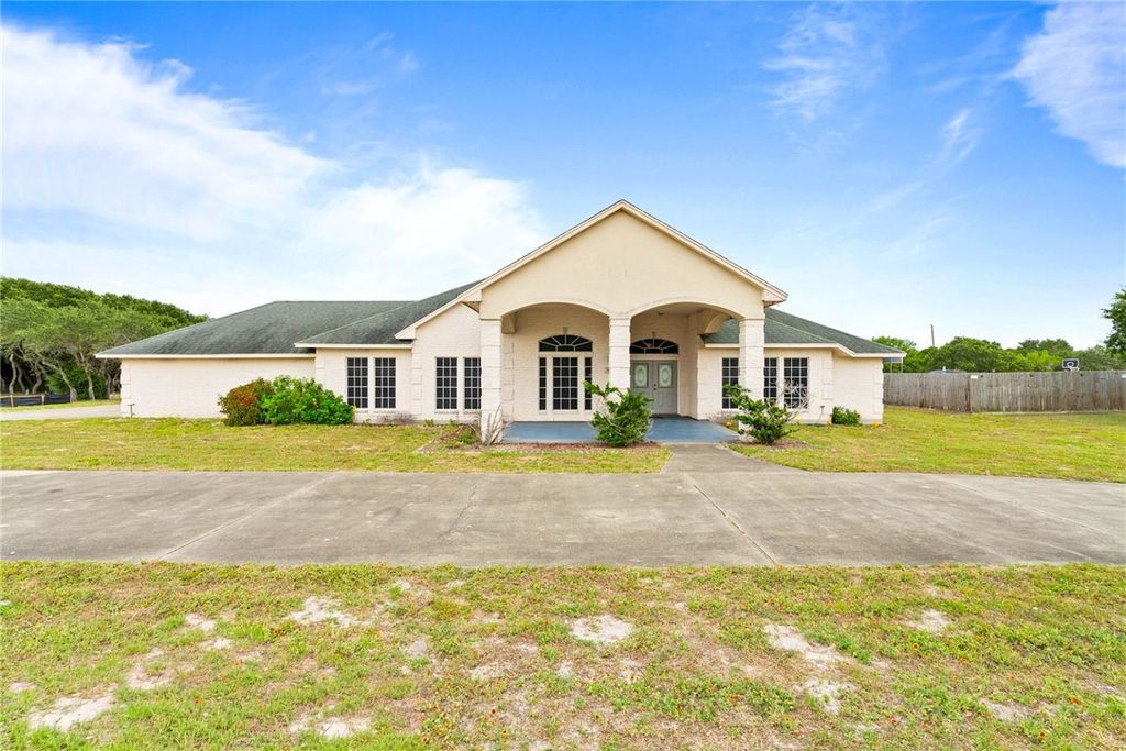 3833 Casa Blanca Ct, Corpus Christi, TX 78418 — photo 2