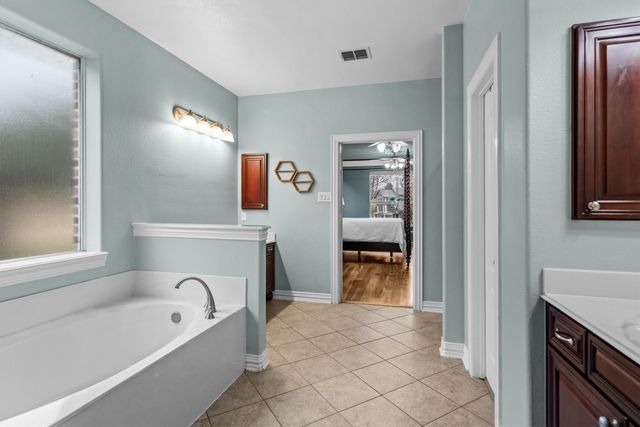 1131 Cahill Way, Shady Shores, TX 76208