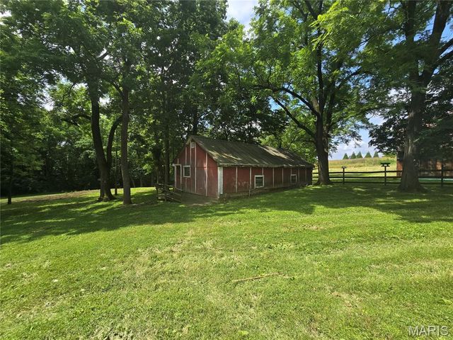 175 State Route 4, St Jacob, IL 62281