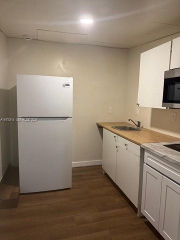 2354 NW 93rd Ter 1, Miami, FL 33147