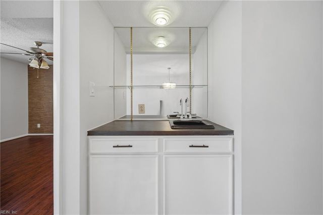 3200 Lynnhaven Dr Apt 202, Virginia Beach, VA 23451