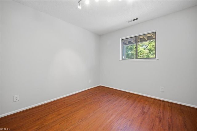3200 Lynnhaven Dr Apt 202, Virginia Beach, VA 23451