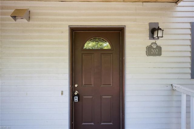 3200 Lynnhaven Dr Apt 202, Virginia Beach, VA 23451