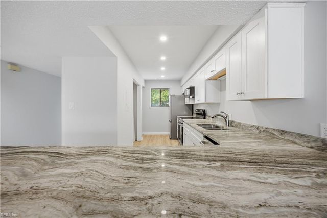 3200 Lynnhaven Dr Apt 202, Virginia Beach, VA 23451