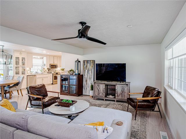 12136 Bedrock Lane, Bentonville, AR 72712