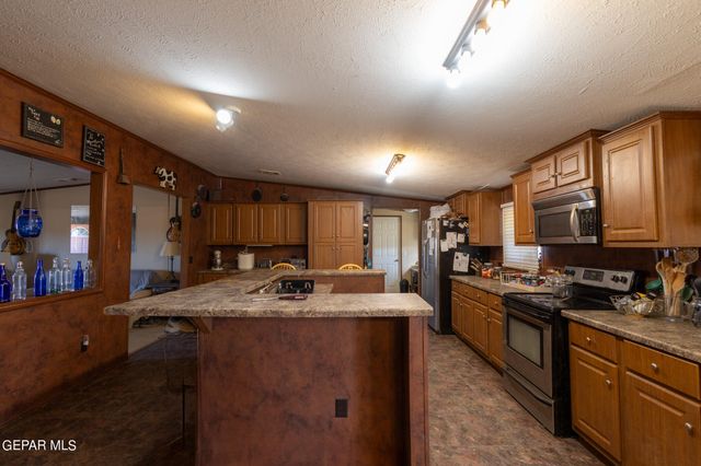19324 Sebastian Avenue, El Paso, TX 79938