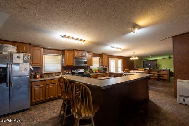 19324 Sebastian Avenue, El Paso, TX 79938