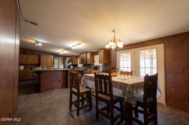 19324 Sebastian Avenue, El Paso, TX 79938