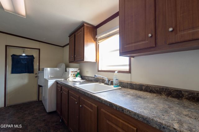 19324 Sebastian Avenue, El Paso, TX 79938