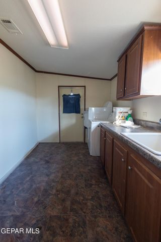 19324 Sebastian Avenue, El Paso, TX 79938