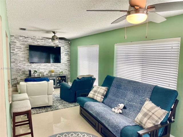 1270 NW 49th St, Deerfield Beach, FL 33064