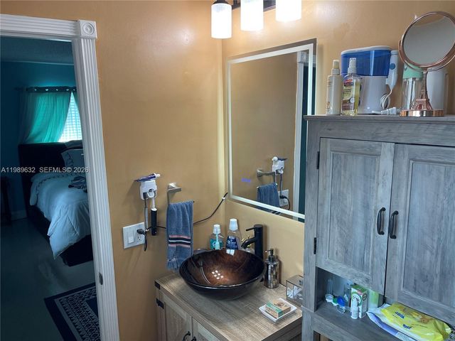 1270 NW 49th St, Deerfield Beach, FL 33064