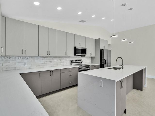 3863 SW 53rd Pl, Hollywood, FL 33312