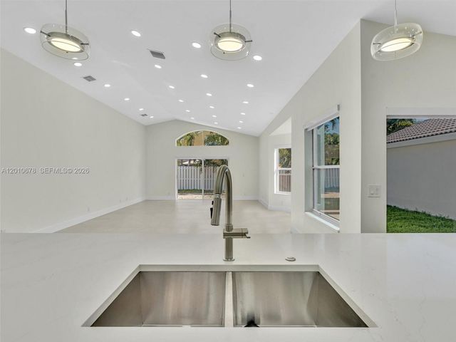 3863 SW 53rd Pl, Hollywood, FL 33312