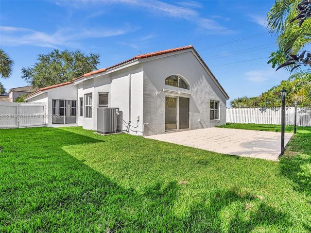 3863 SW 53rd Pl, Hollywood, FL 33312