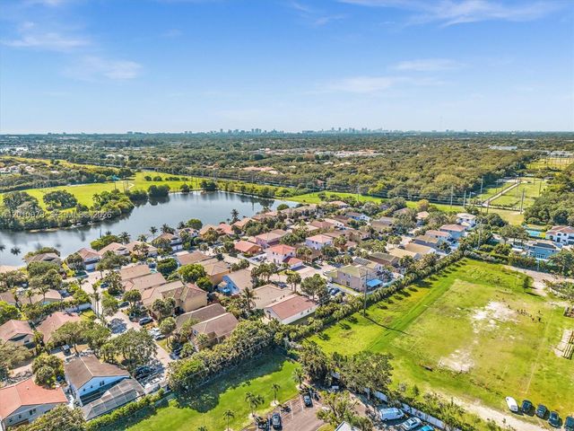 3863 SW 53rd Pl, Hollywood, FL 33312