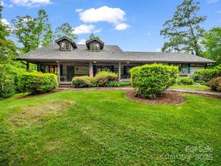 133 Pennwood Lane, Flat Rock, NC 28731