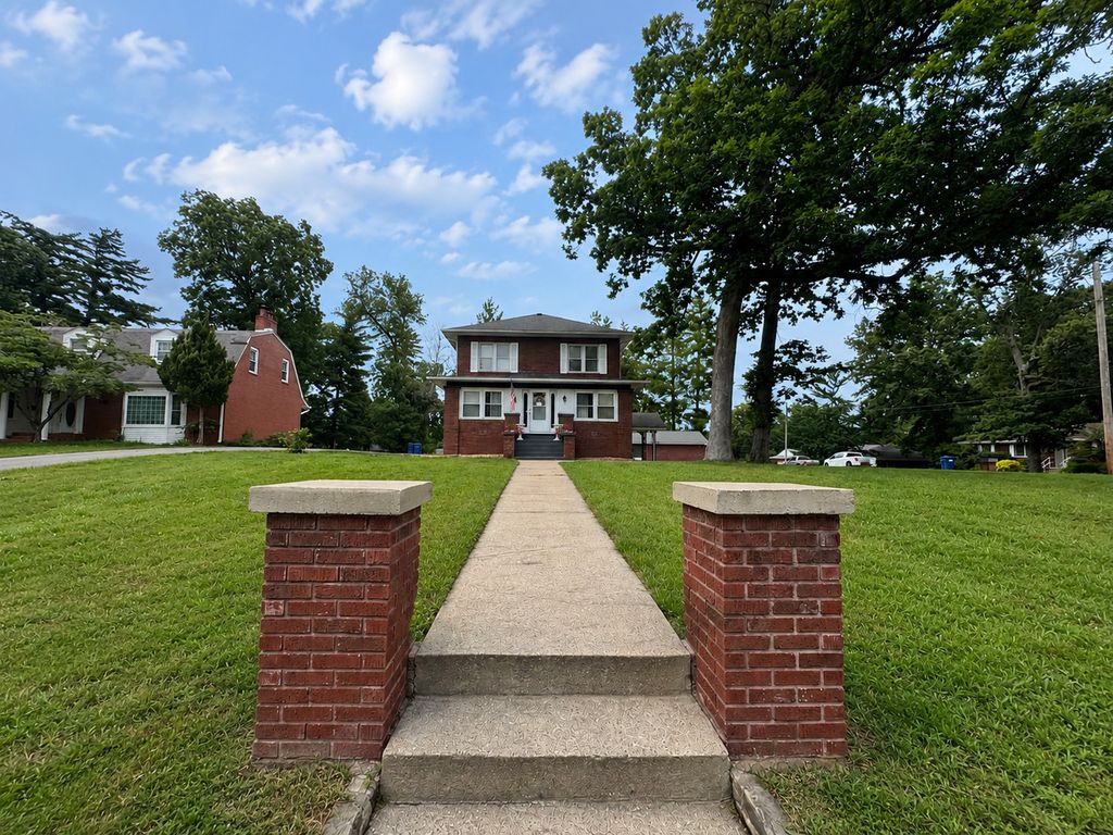 Image 2 of property listing at 1800 Franklin Avenue, Mt Vernon, IL 62864