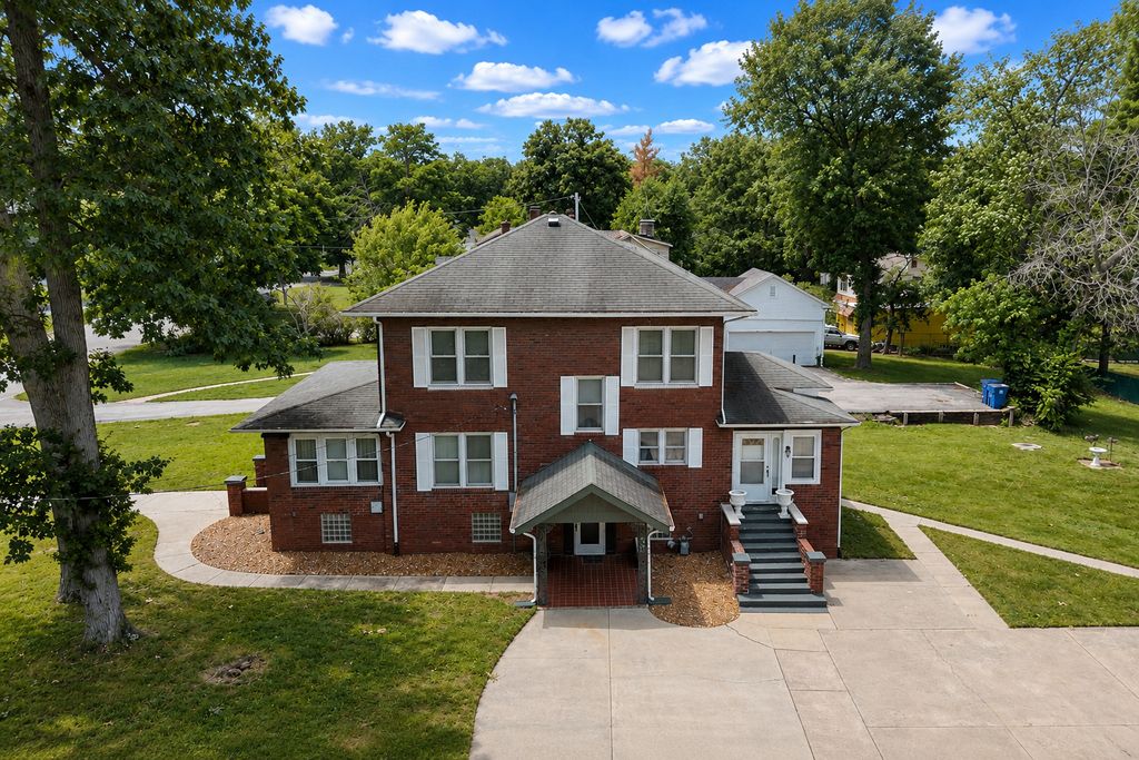 Image 3 of property listing at 1800 Franklin Avenue, Mt Vernon, IL 62864
