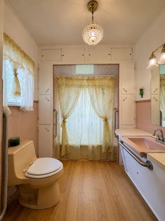 Image 22 of property listing at 1800 Franklin Avenue, Mt Vernon, IL 62864
