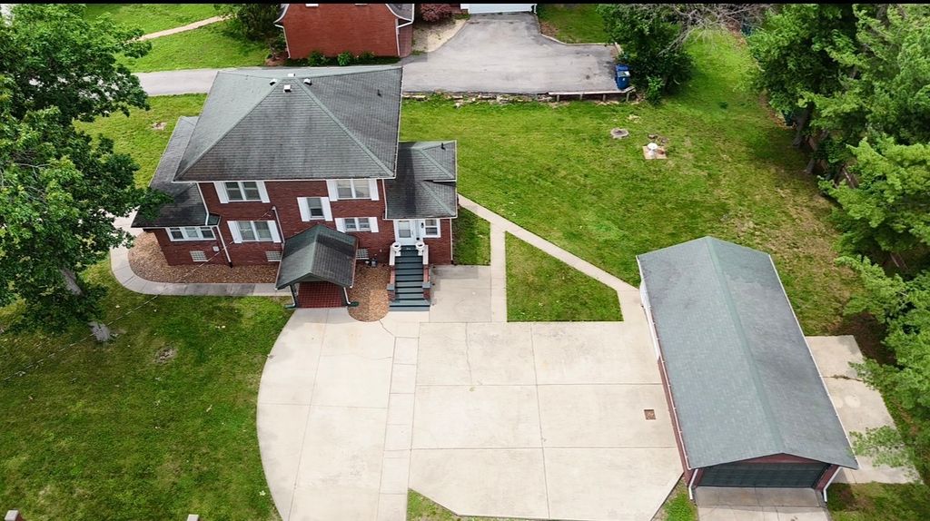 Image 4 of property listing at 1800 Franklin Avenue, Mt Vernon, IL 62864