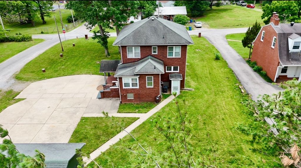 Image 7 of property listing at 1800 Franklin Avenue, Mt Vernon, IL 62864