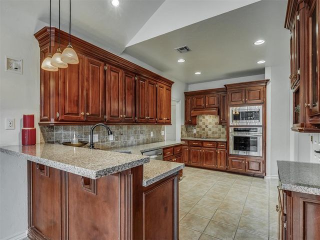 204 Ainsley Court, Edmond, OK 73034