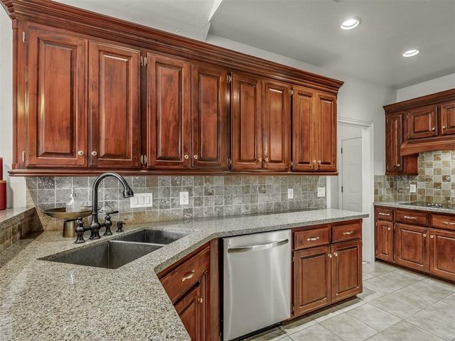 204 Ainsley Court, Edmond, OK 73034