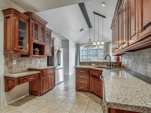 204 Ainsley Court, Edmond, OK 73034