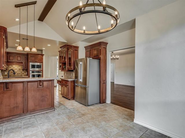 204 Ainsley Court, Edmond, OK 73034