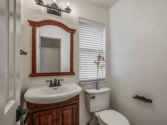 204 Ainsley Court, Edmond, OK 73034