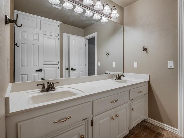 204 Ainsley Court, Edmond, OK 73034