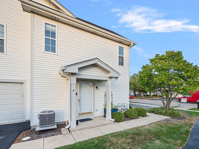 2552 Dickens Drive 2552, Aurora, IL 60503