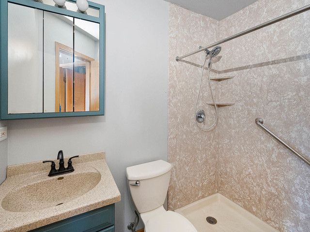 2552 Dickens Drive 2552, Aurora, IL 60503