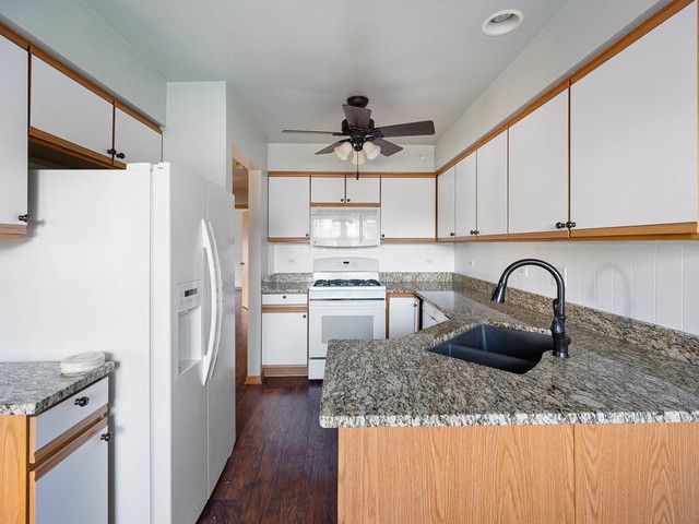 2552 Dickens Drive 2552, Aurora, IL 60503